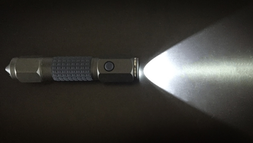 autoXscape 3-in-1 Emergency Escape Tool flash light